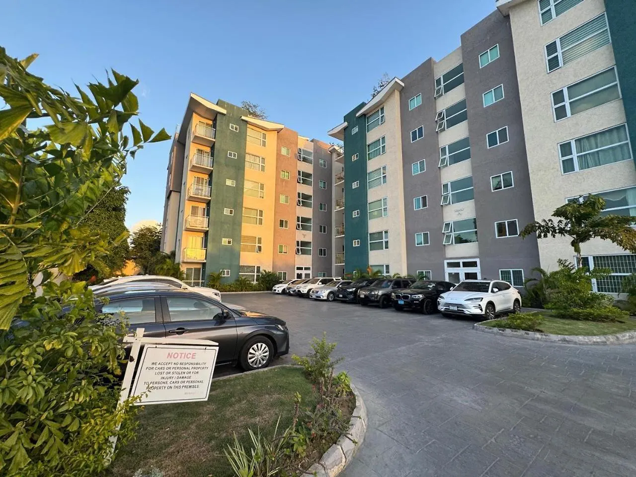 Apartment Harloes Suites - Kingston - Free Parking And Pool