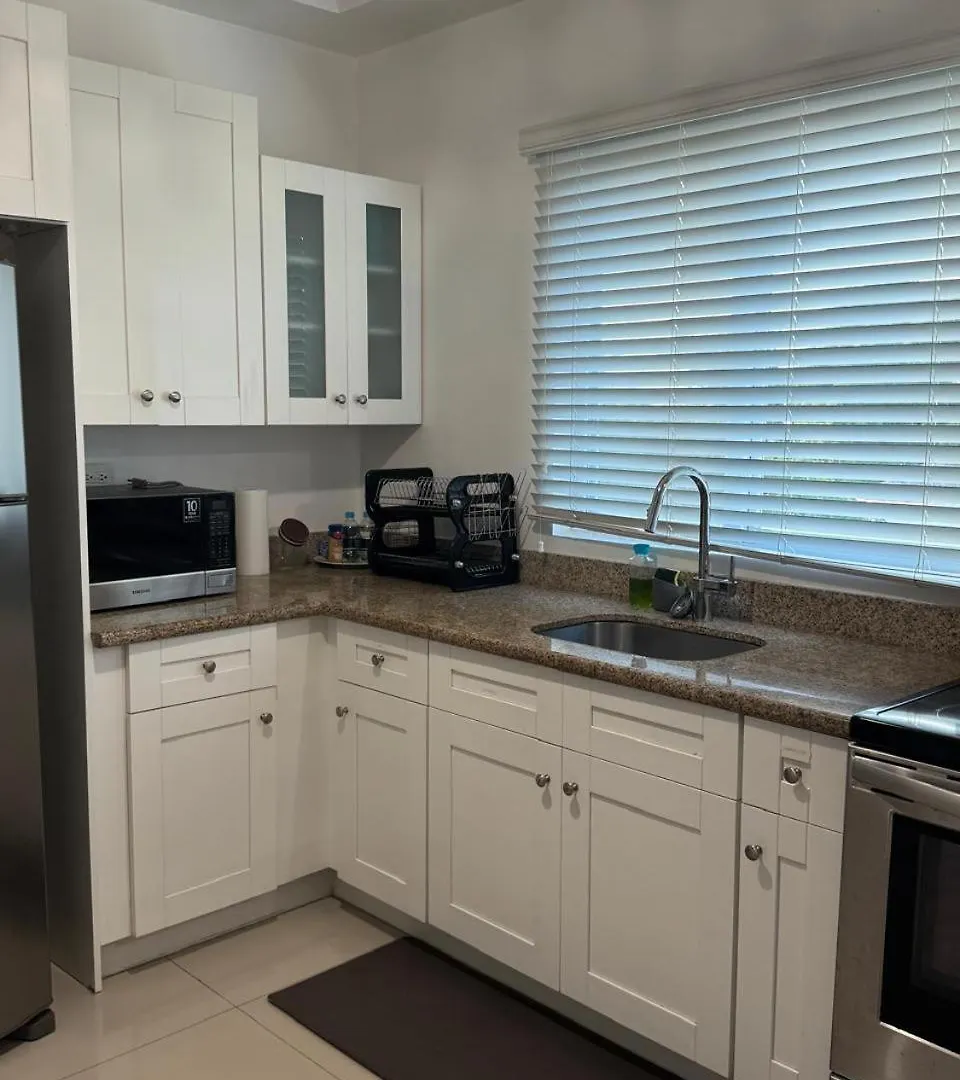 Harloes Suites - Kingston - Free Parking And Pool 0*,